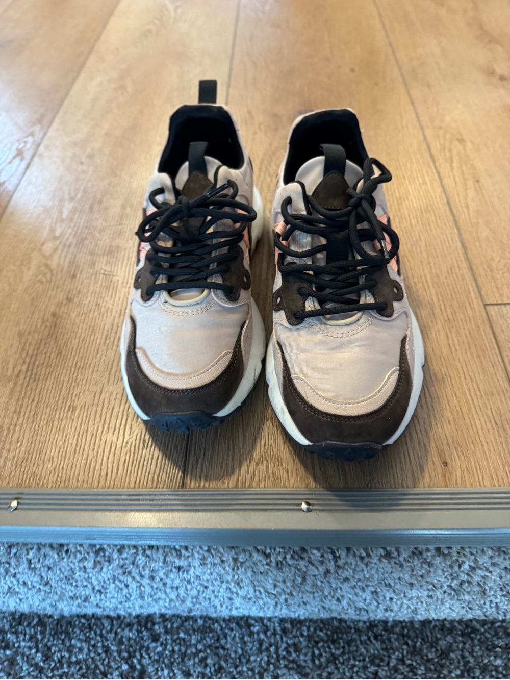 Womens LOFT Casual Athletic Sneakers in Beige and Brown sz 9